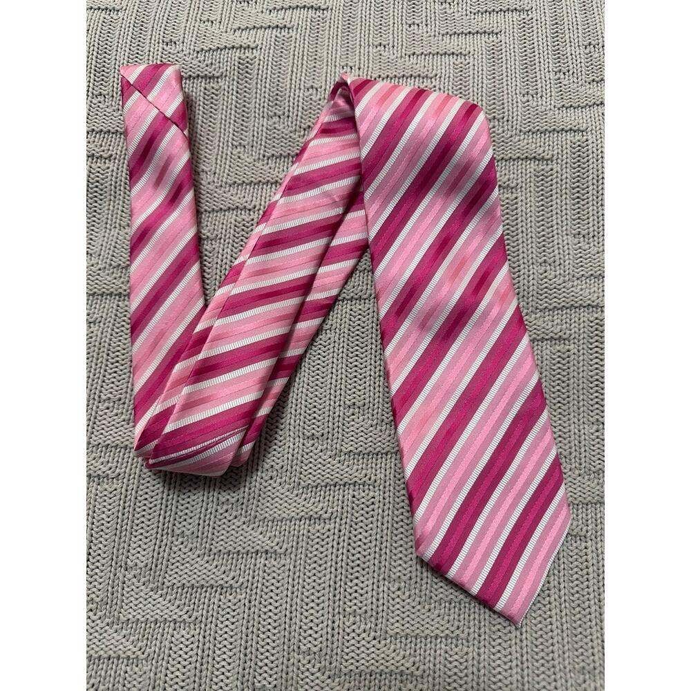 Uomo Venetto pink striped breast cancer awareness tie